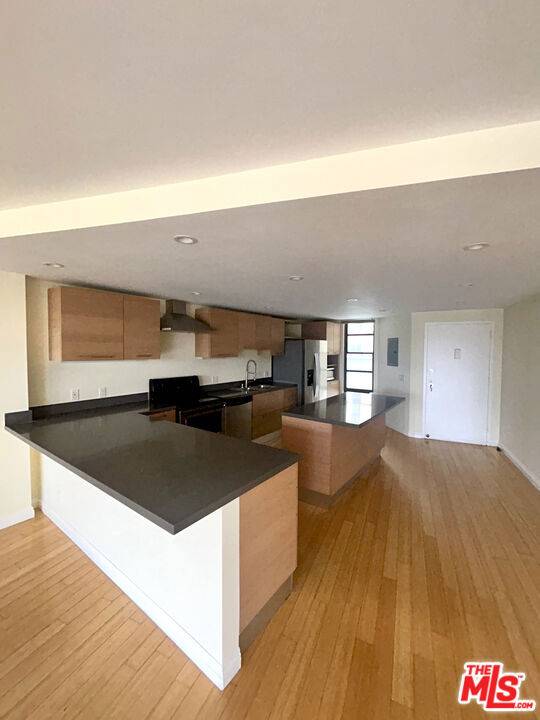 Marina Del Rey, CA 90292,4337 Marina City DR #135