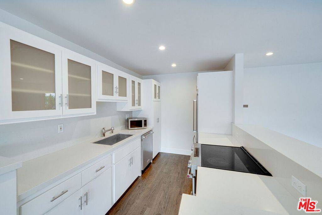 Santa Monica, CA 90403,2101 California AVE #2
