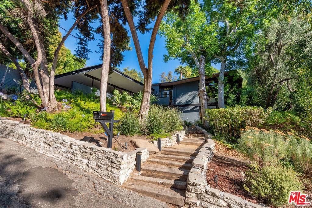 Woodland Hills, CA 91364,4944 Hood DR