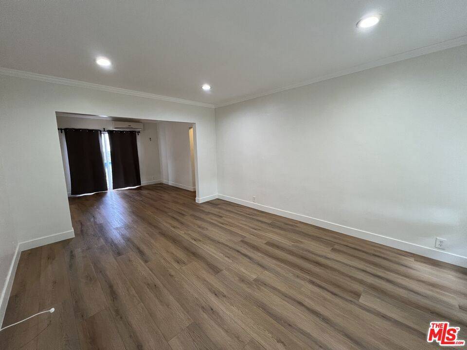 Los Angeles, CA 90019,1333 S Highland AVE