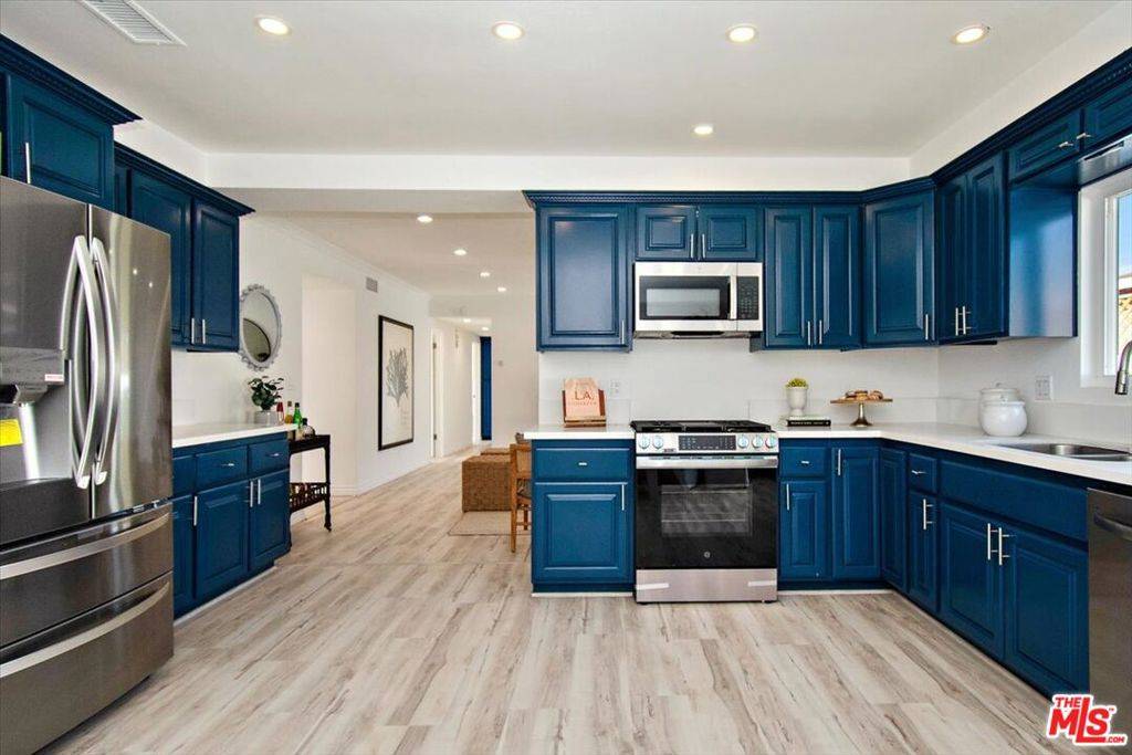 Hawthorne, CA 90250,12904 Shoup AVE