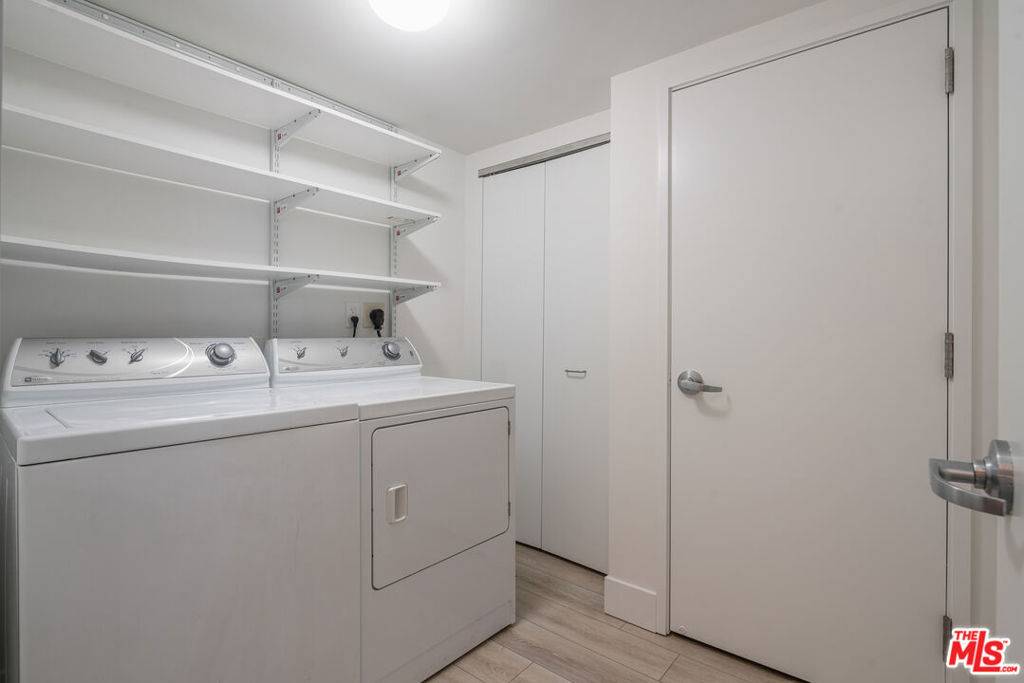 Marina Del Rey, CA 90292,13650 Marina Pointe DR #403