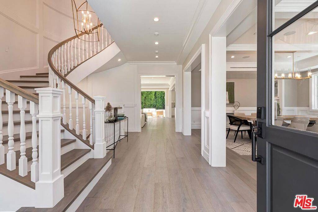 Los Angeles, CA 90064,10422 Lorenzo PL