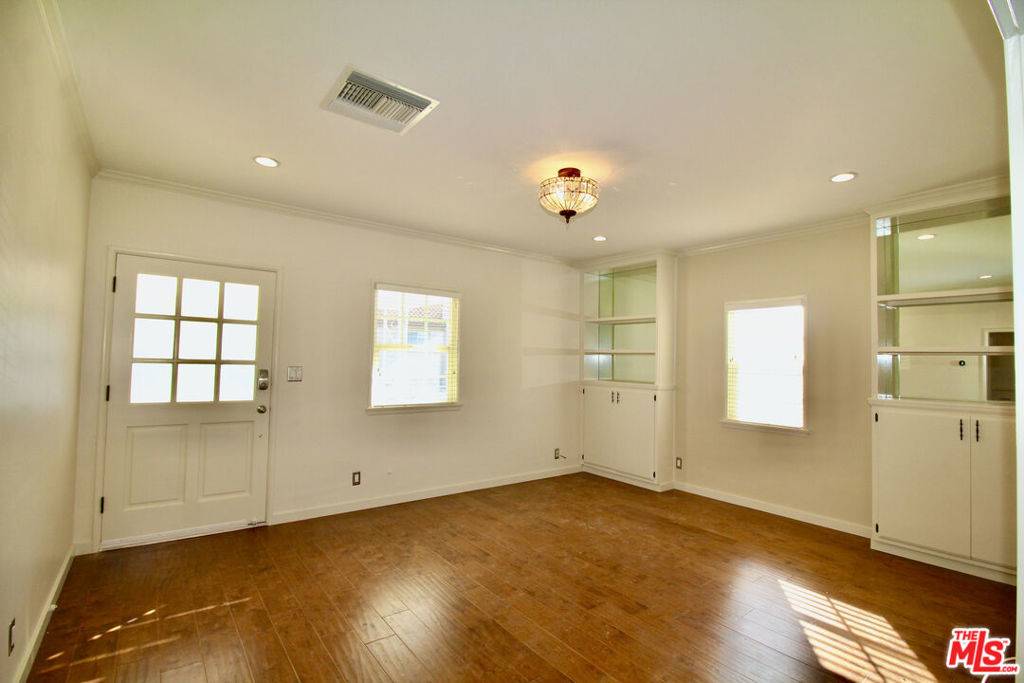 La Crescenta, CA 91214,3141 Fairmount AVE
