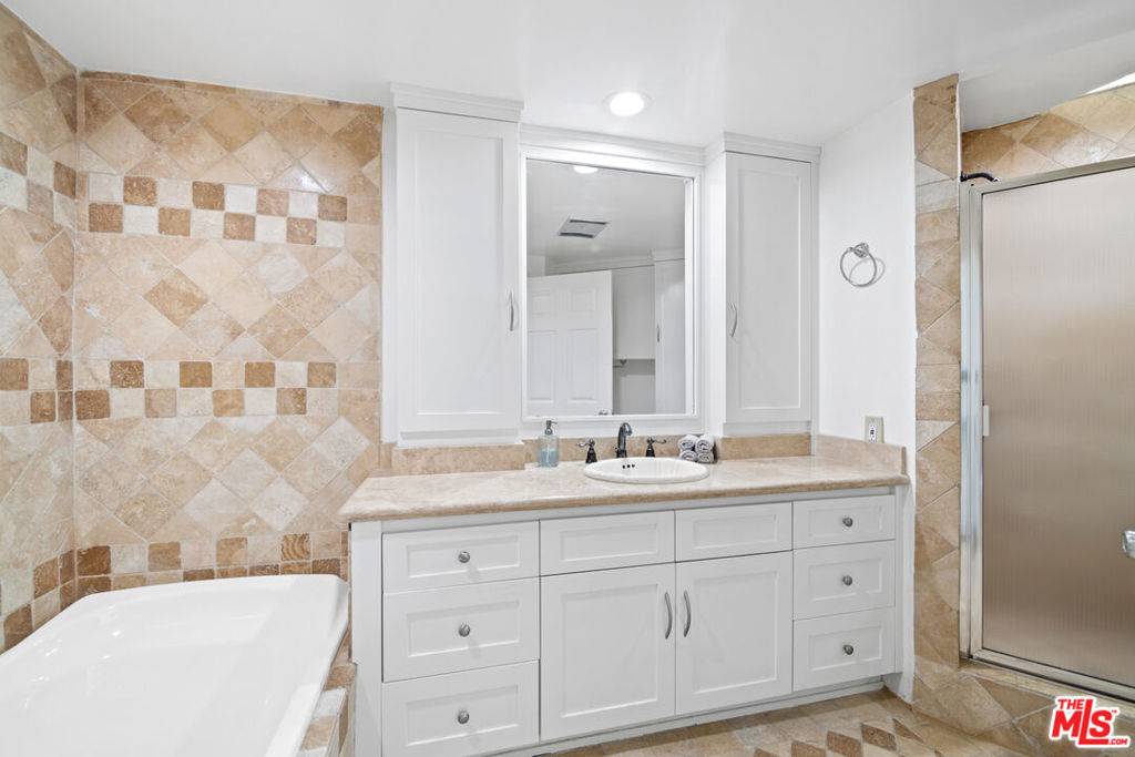Los Angeles, CA 90046,2461 Jupiter DR