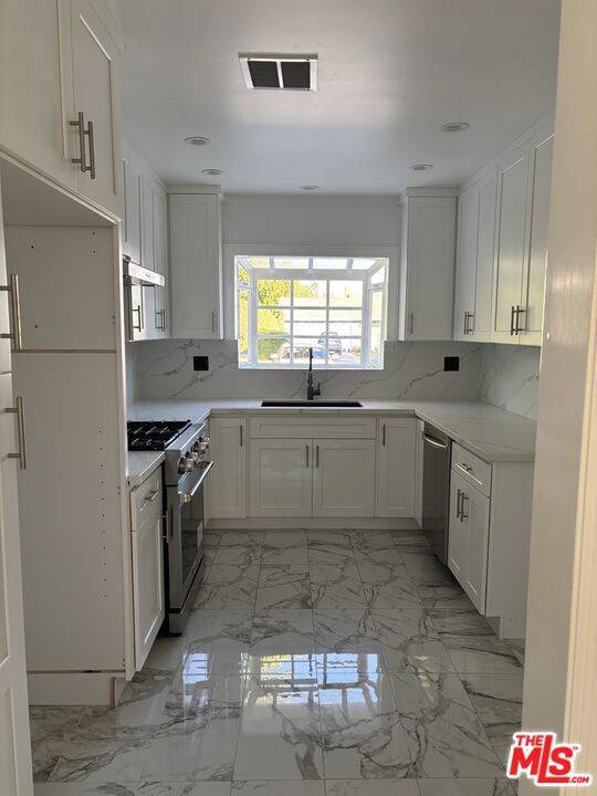 Northridge, CA 91324,9559 Geyser AVE