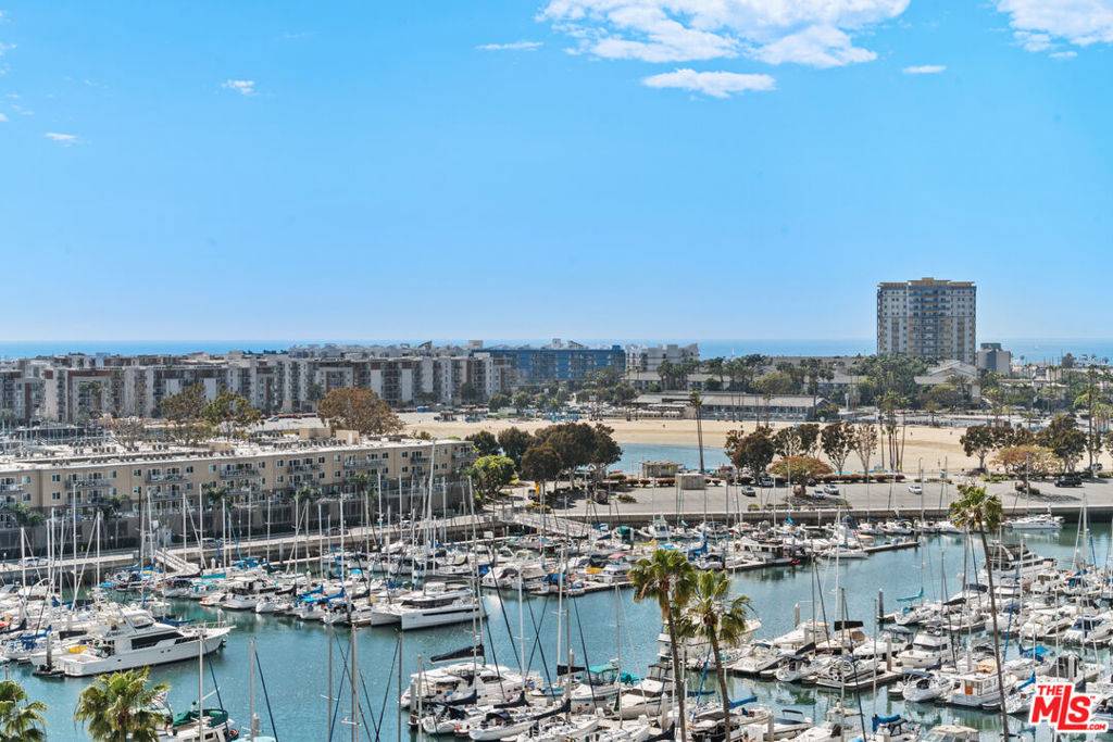 Marina Del Rey, CA 90292,4314 Marina City DR #1018