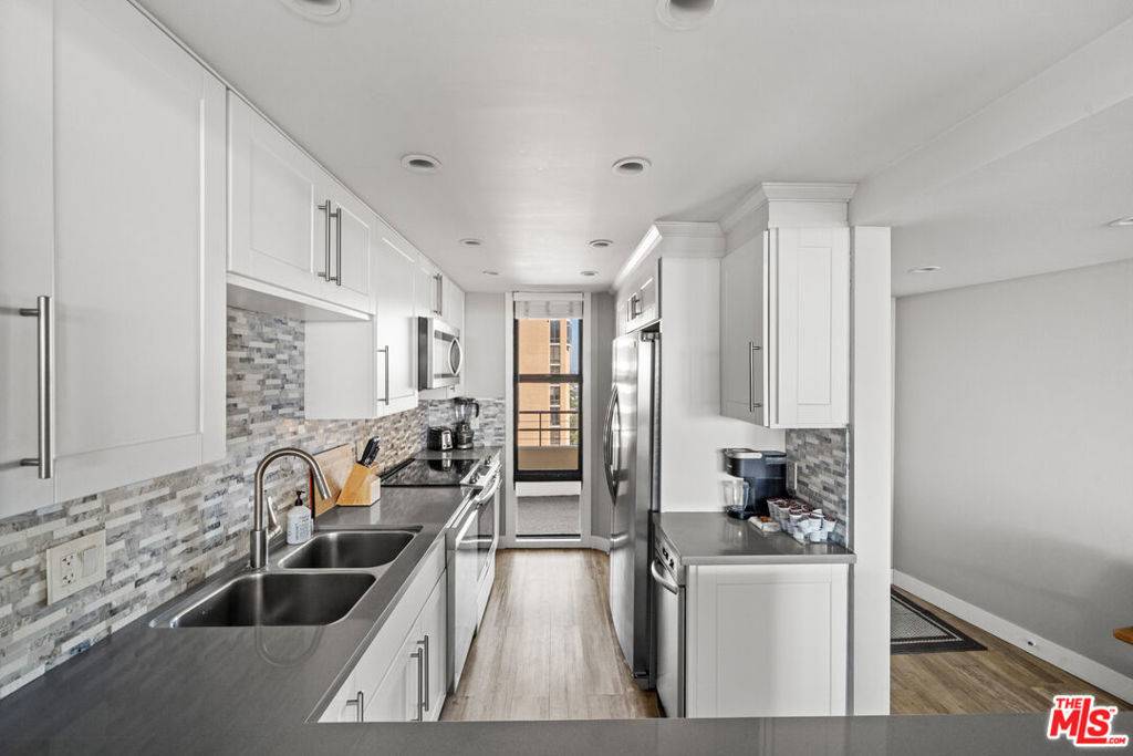Marina Del Rey, CA 90292,4314 Marina City DR #1018