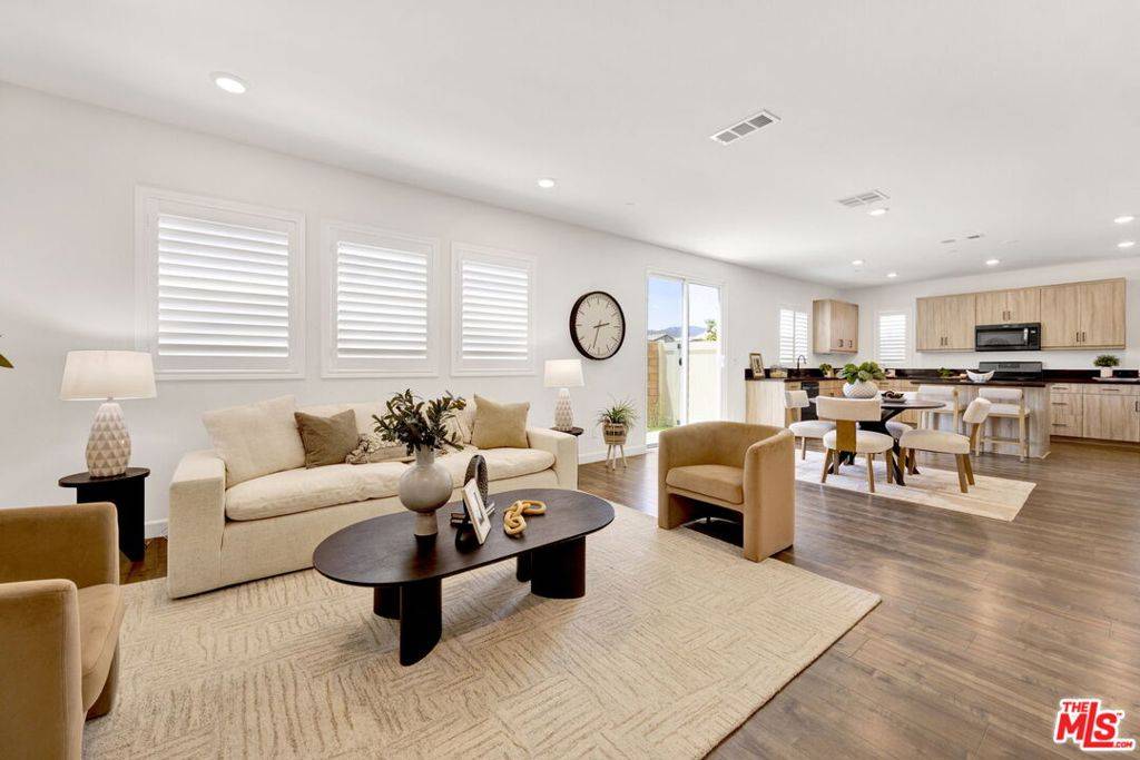 Santa Clarita, CA 91387,17028 Zion