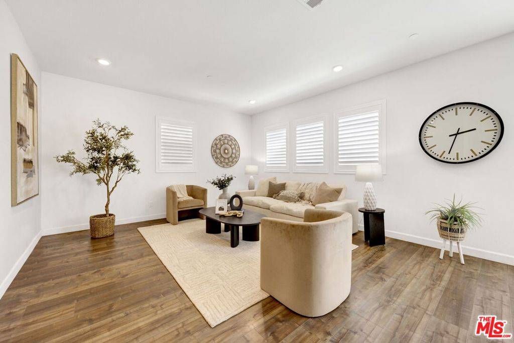 Santa Clarita, CA 91387,17028 Zion