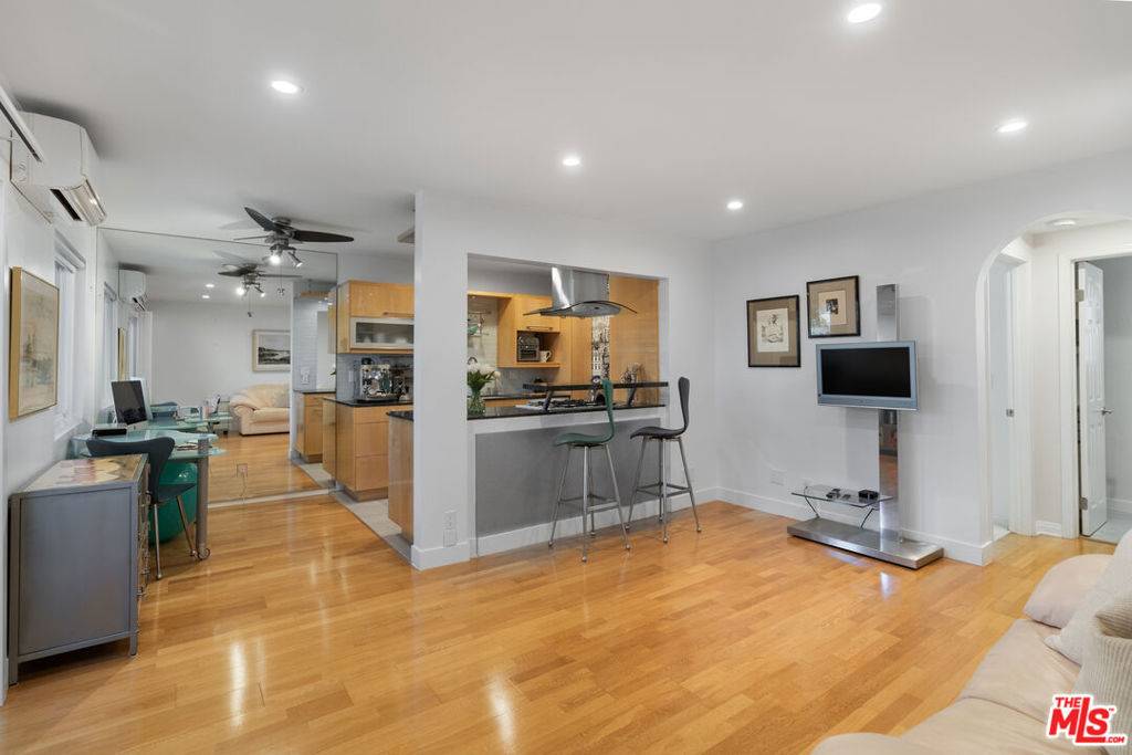 Santa Monica, CA 90405,848 Pacific ST #2