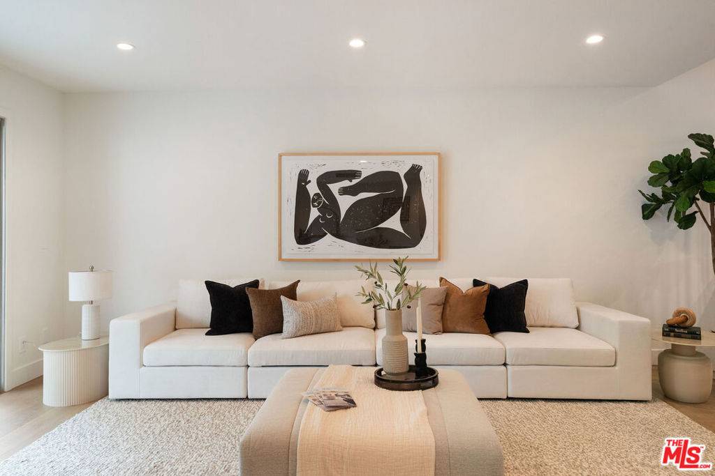 Marina Del Rey, CA 90292,13245 Fiji WAY #H