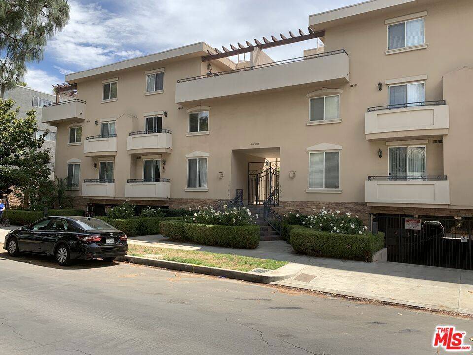 Valley Village, CA 91607,4732 Radford AVE #10