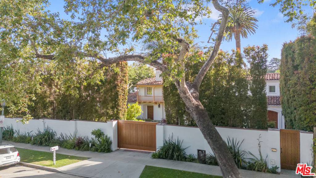 Los Angeles, CA 90024,221 S Beverly Glen BLVD