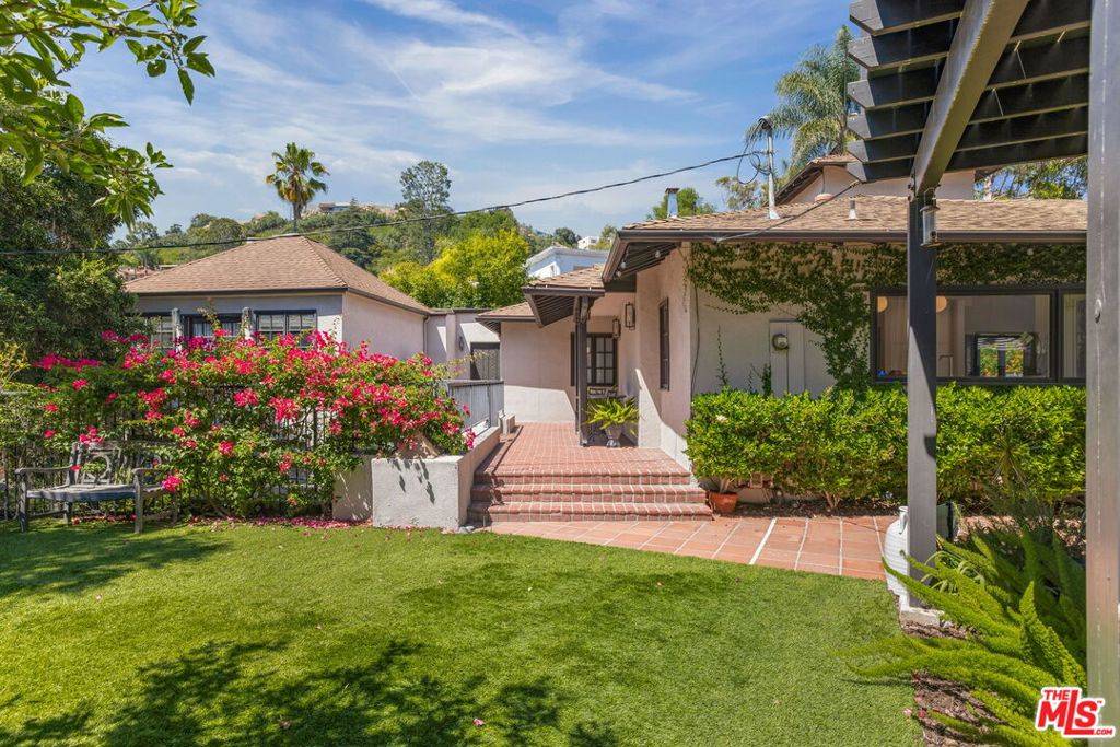 Los Angeles, CA 90046,2770 La Castana DR