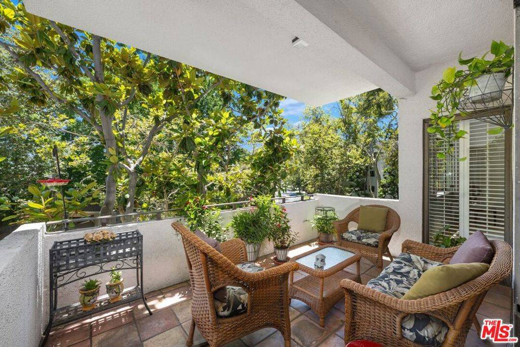 Los Angeles, CA 90004,651 WILCOX AVE #2G