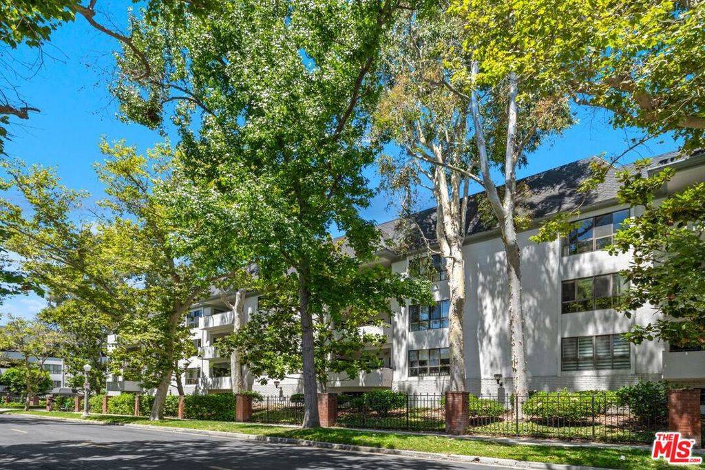 Los Angeles, CA 90004,651 WILCOX AVE #2G