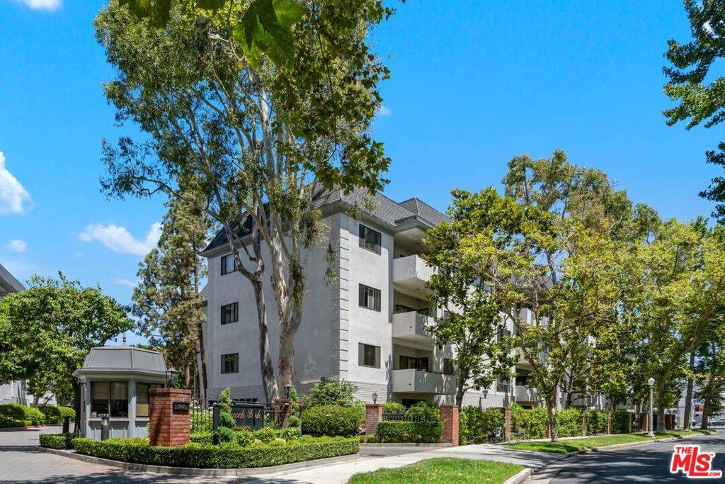 Los Angeles, CA 90004,651 WILCOX AVE #2G