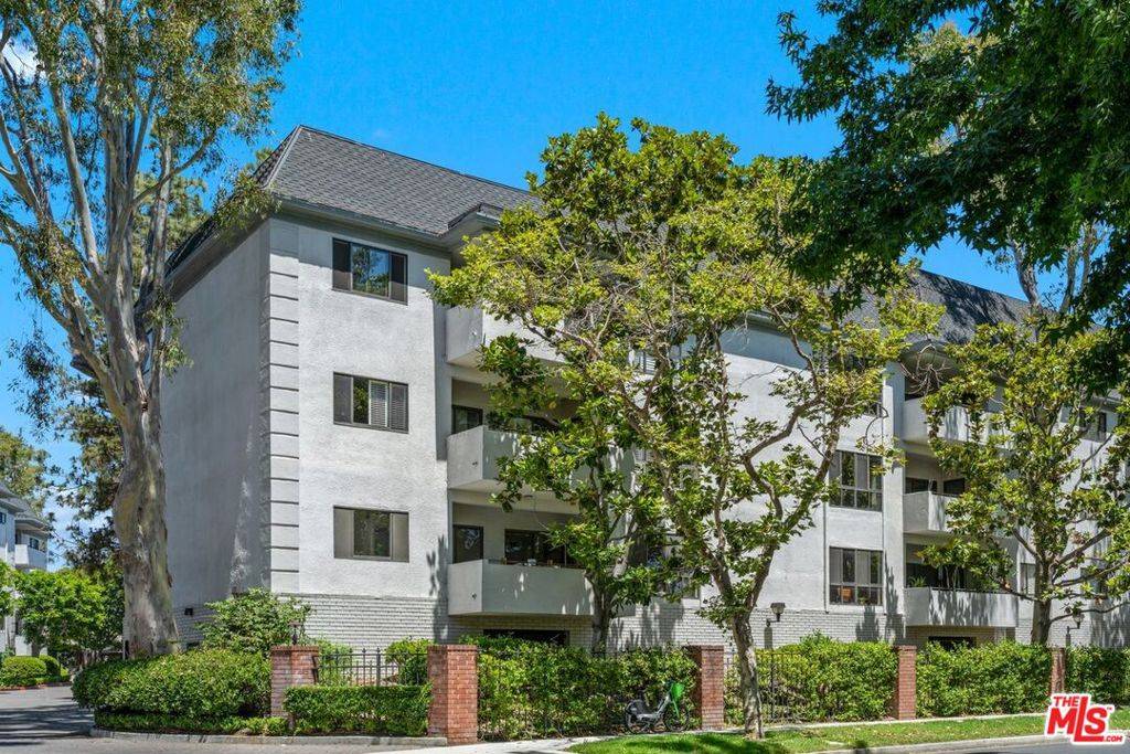 Los Angeles, CA 90004,651 WILCOX AVE #2G