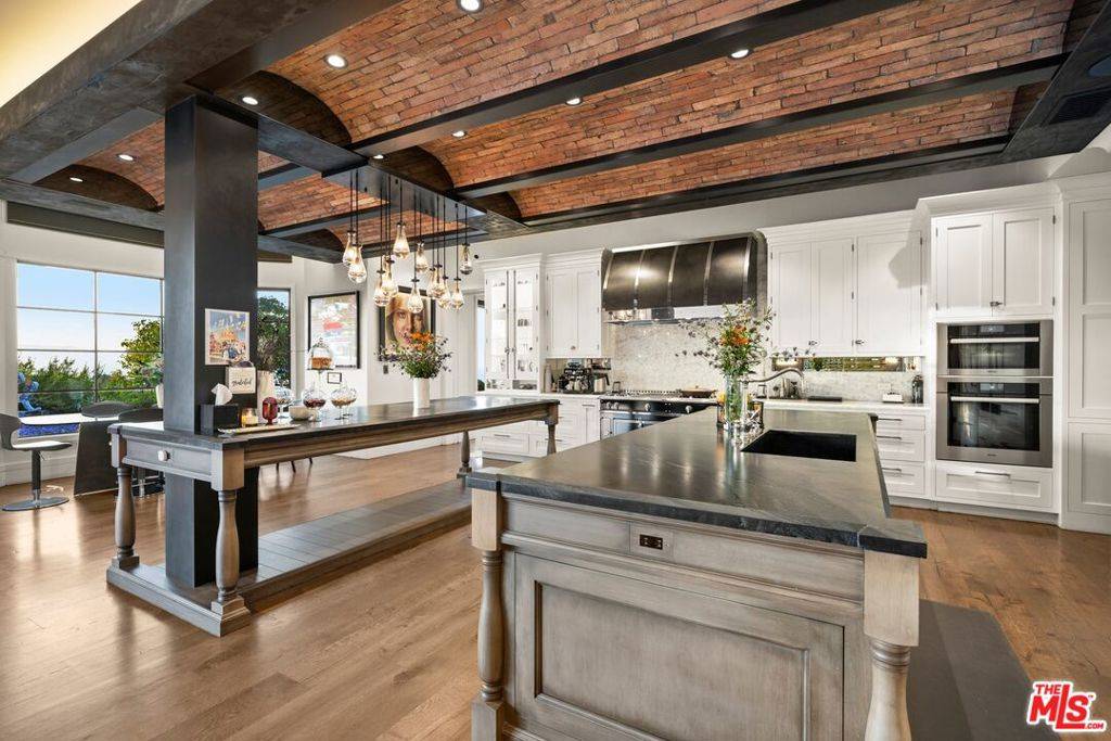 Los Angeles, CA 90077,3396 Stone Ridge LN