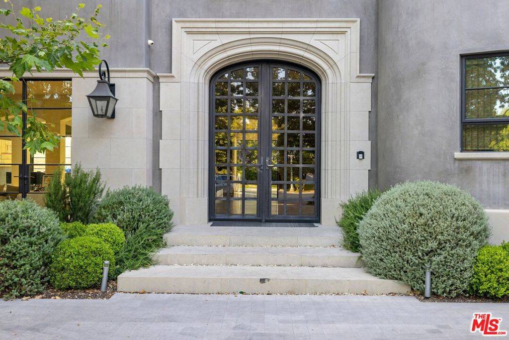 Los Angeles, CA 90077,3396 Stone Ridge LN