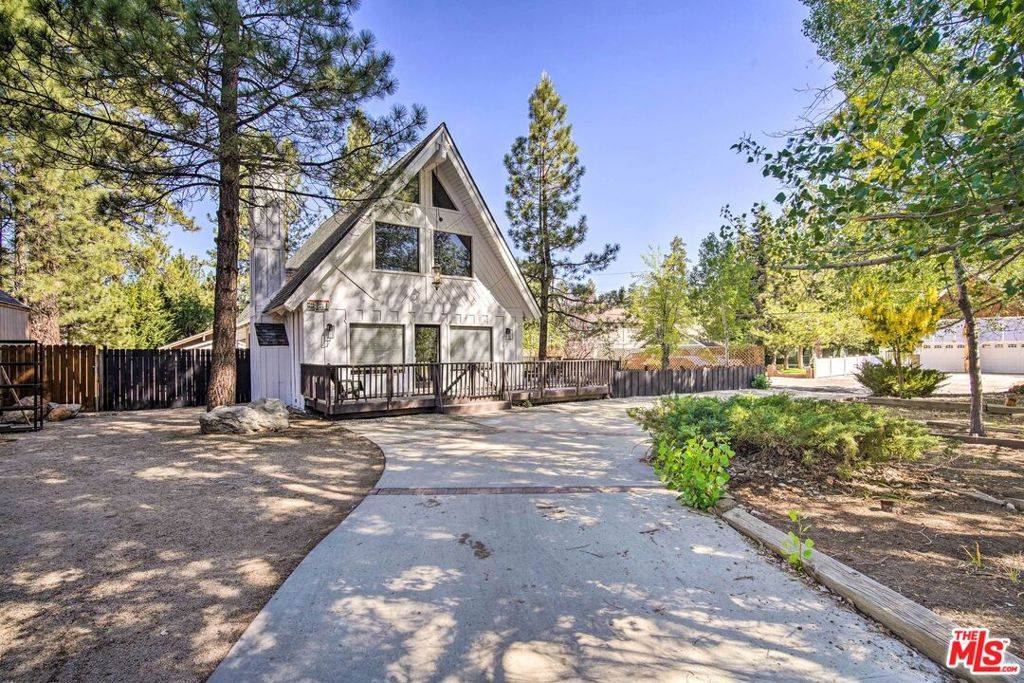 Big Bear, CA 92315,41665 Tanager DR