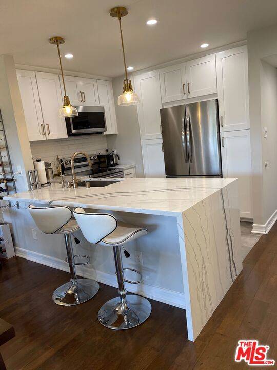 Los Angeles, CA 90049,11750 W Sunset BLVD #402