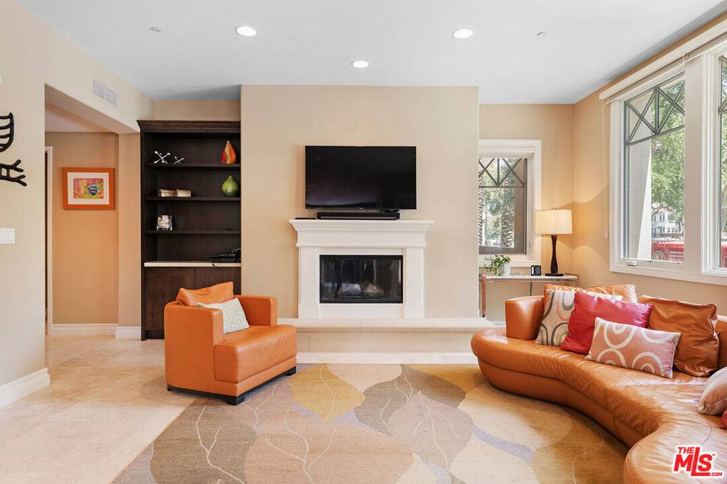 Playa Vista, CA 90094,6241 Crescent Pkwy #109
