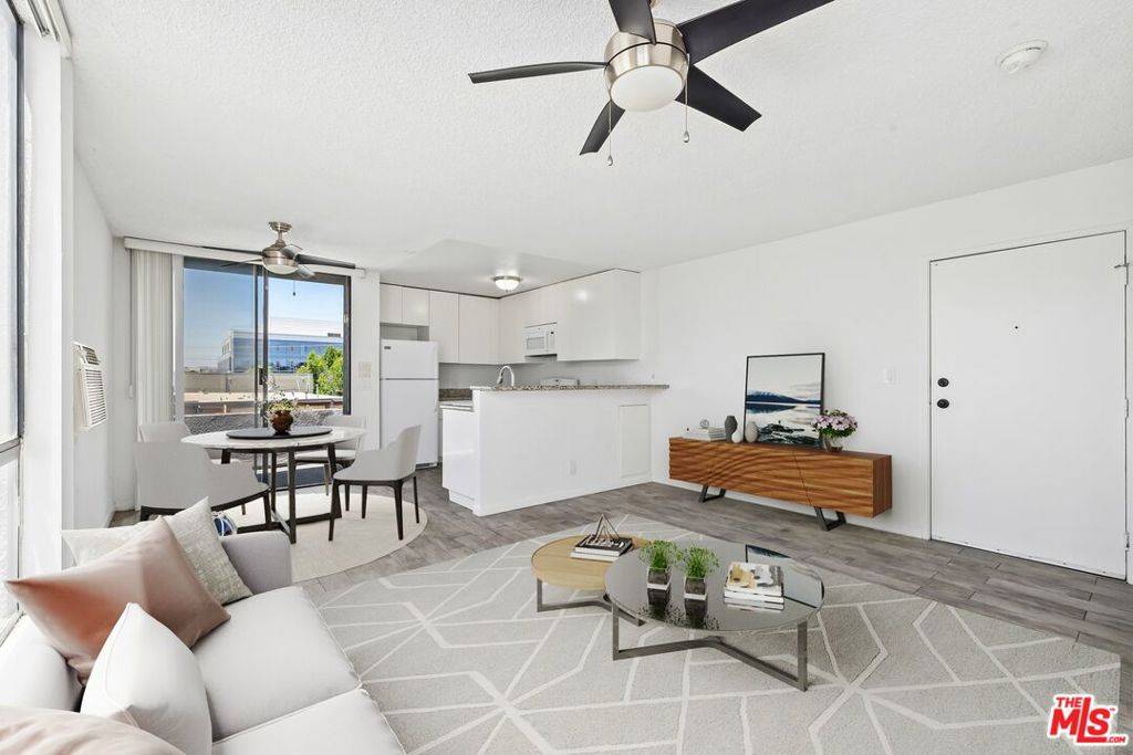 Los Angeles, CA 90038,922 N Hudson AVE