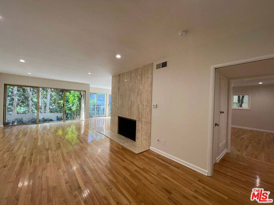 Los Angeles, CA 90049,11645 Mayfield AVE #1