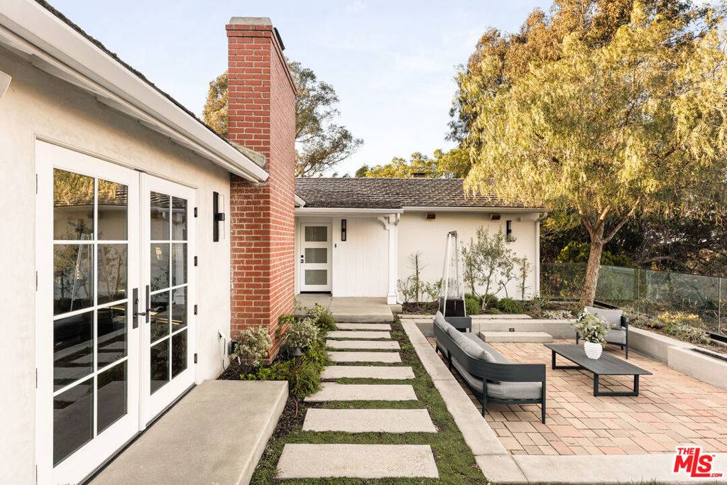 Beverly Hills, CA 90210,12417 Mulholland DR