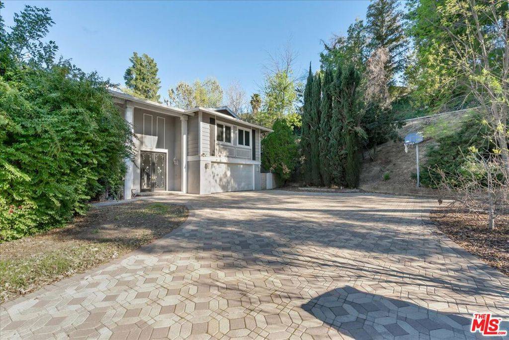 Woodland Hills, CA 91364,20001 Gypsy LN