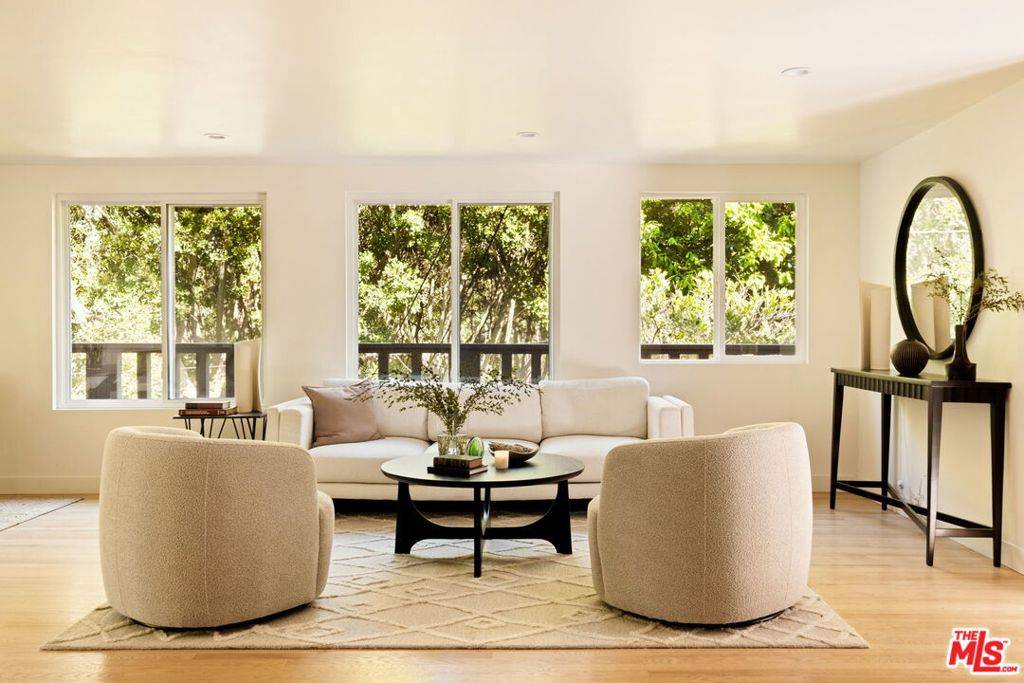Los Angeles, CA 90046,2701 Jalmia DR