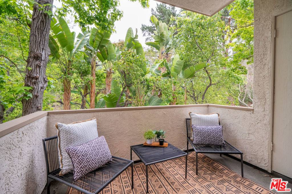 Los Angeles, CA 90068,3480 Barham BLVD #218