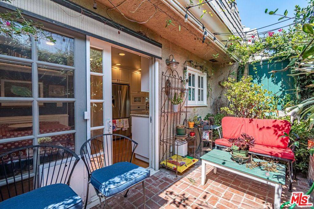 Los Angeles, CA 90004,624 Wilcox AVE #1/2
