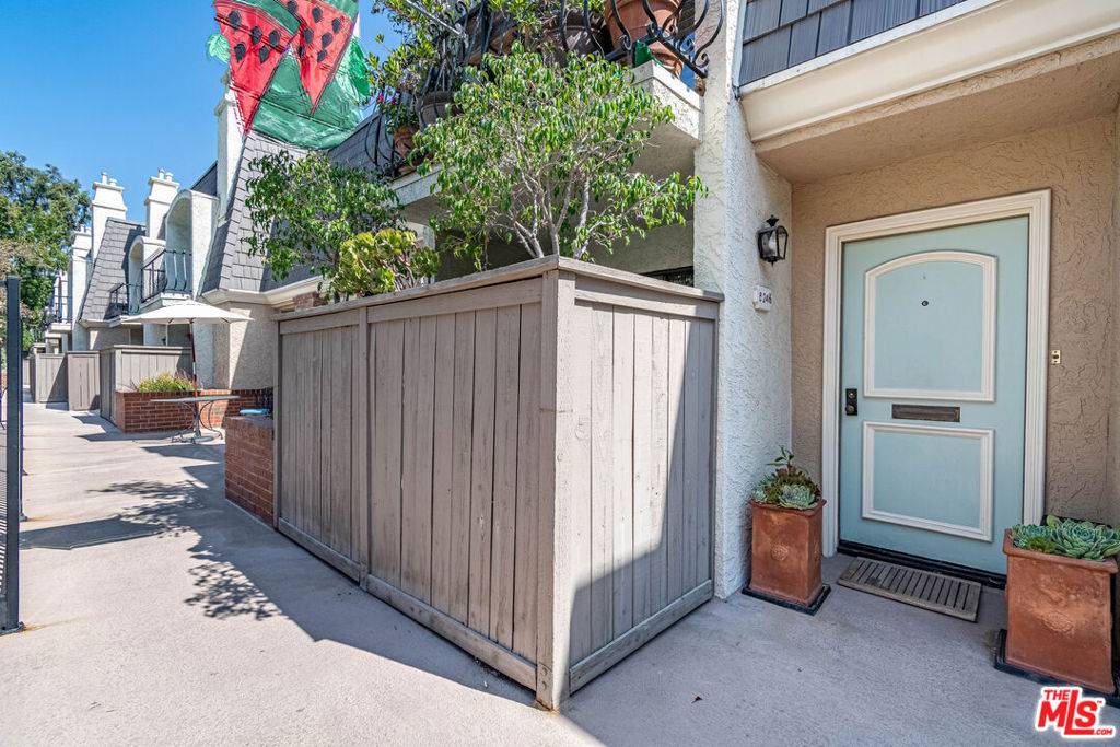 Los Angeles, CA 90004,624 Wilcox AVE #1/2
