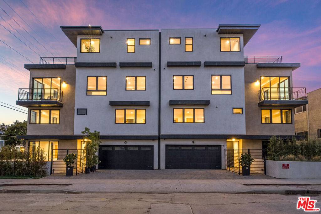 Los Angeles, CA 90025,1855 Barry AVE