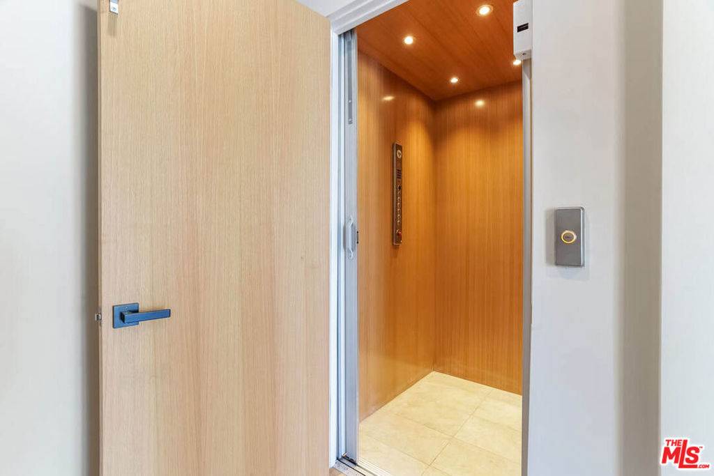 Los Angeles, CA 90025,1855 Barry AVE