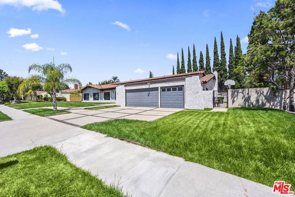 Northridge, CA 91324,9724 Bothwell RD