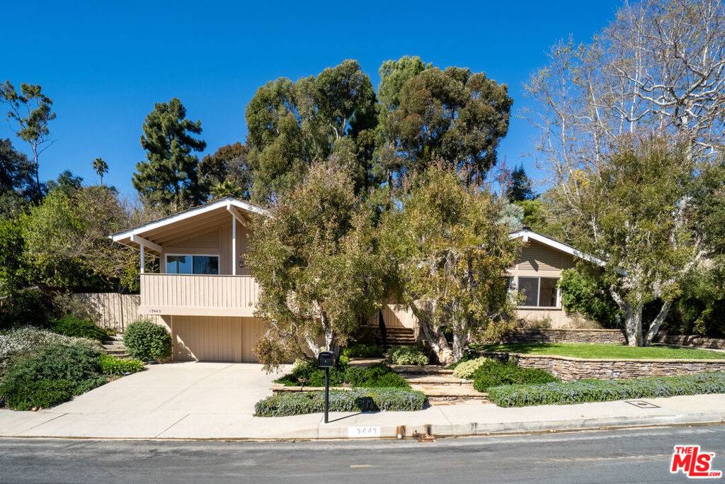 Los Angeles, CA 90049,13443 Bayliss RD