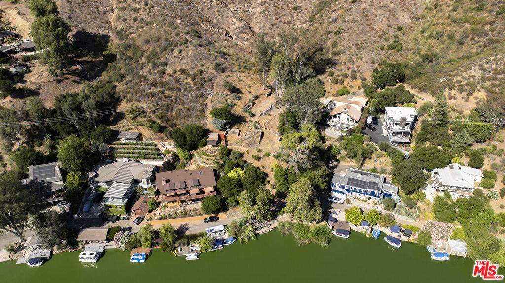 Agoura Hills, CA 91301,2100 Lakeshore DR