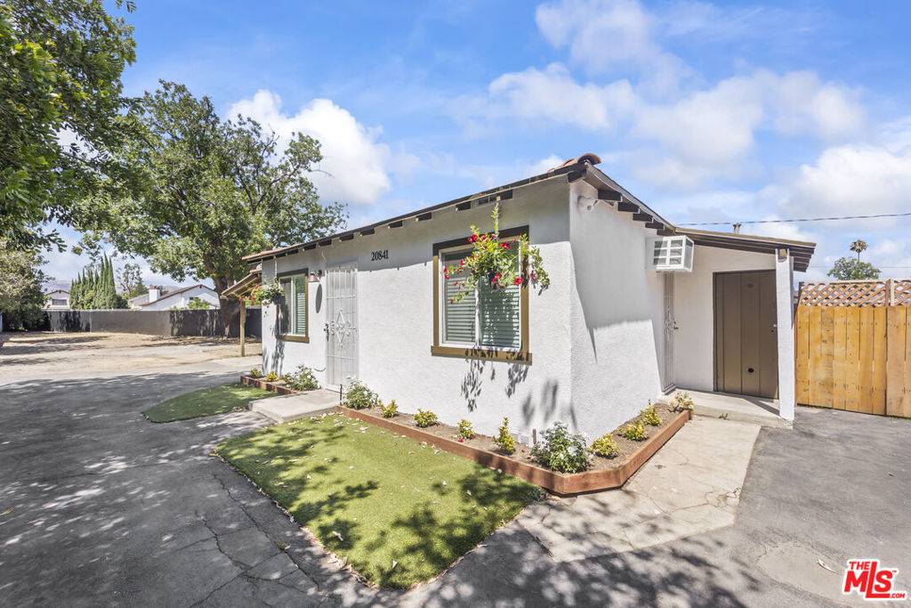 Los Angeles, CA 91306,20841 Community ST