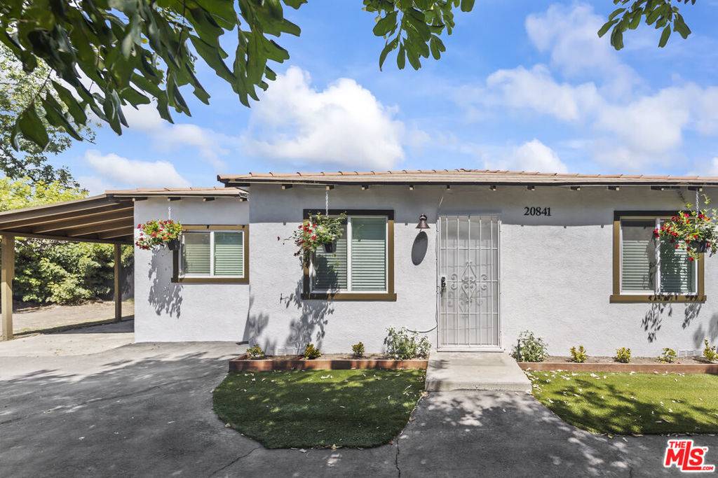 Los Angeles, CA 91306,20841 Community ST