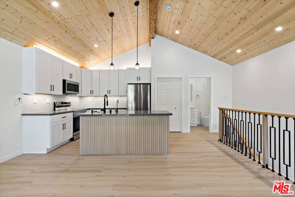 Newhall, CA 91321,23906 1/2 Darbun DR