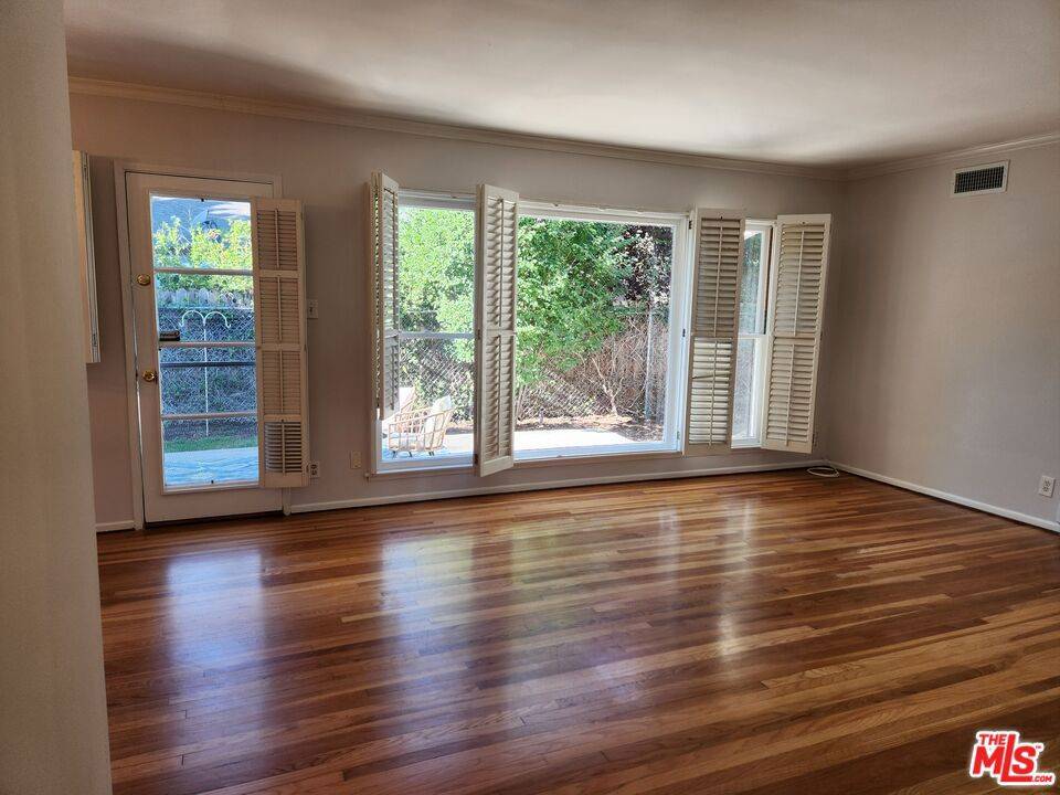 Tarzana, CA 91356,19229 Aetna ST