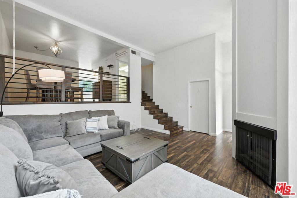 Woodland Hills, CA 91367,6225 Shoup AVE #109