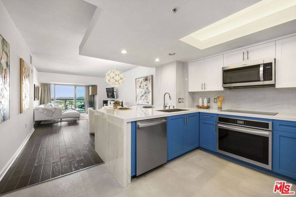 Marina Del Rey, CA 90292,13700 Marina Pointe DR #809