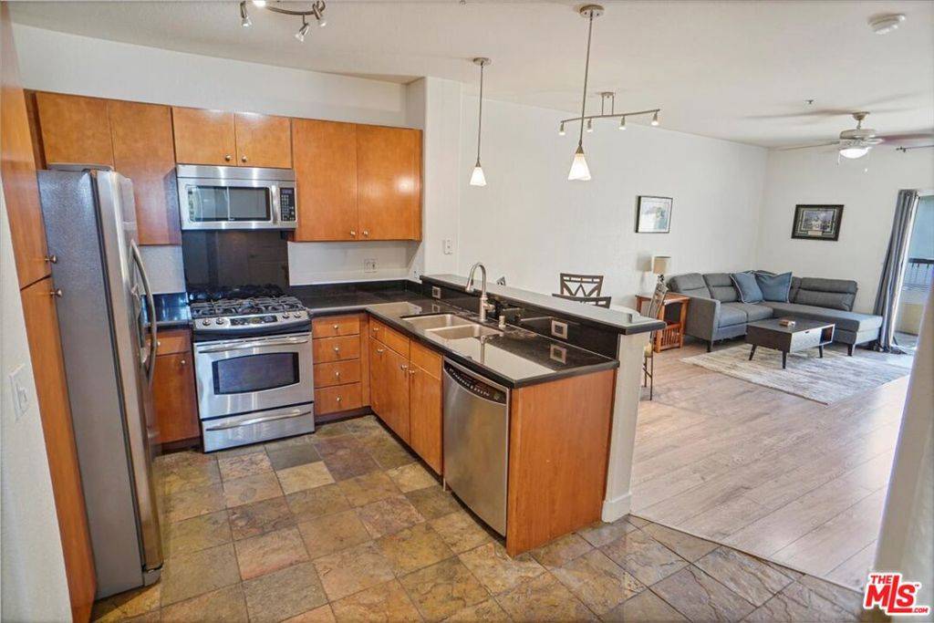 Valencia, CA 91355,24535 Town Center DR #6403