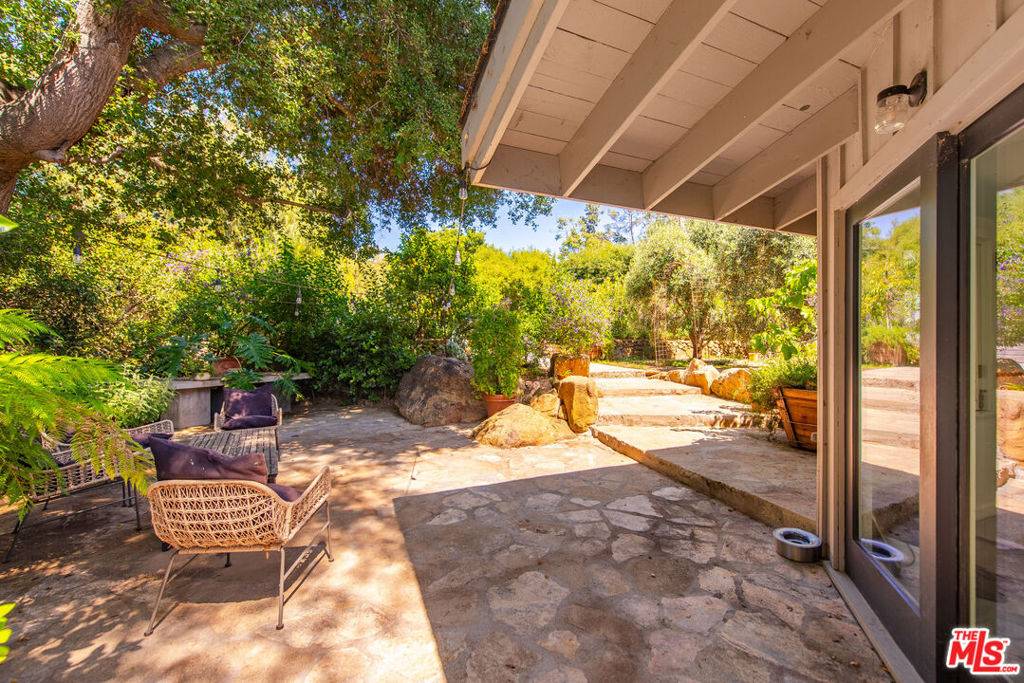 Topanga, CA 90290,20812 Hillside DR