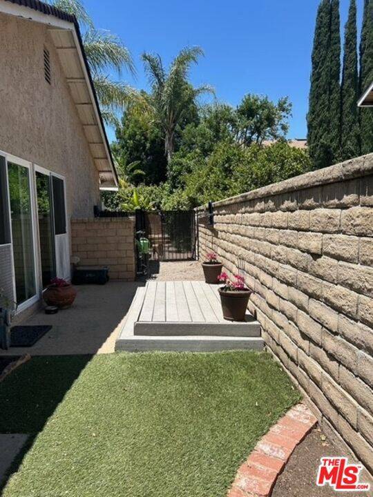 Valencia, CA 91355,25711 Yucca Valley RD